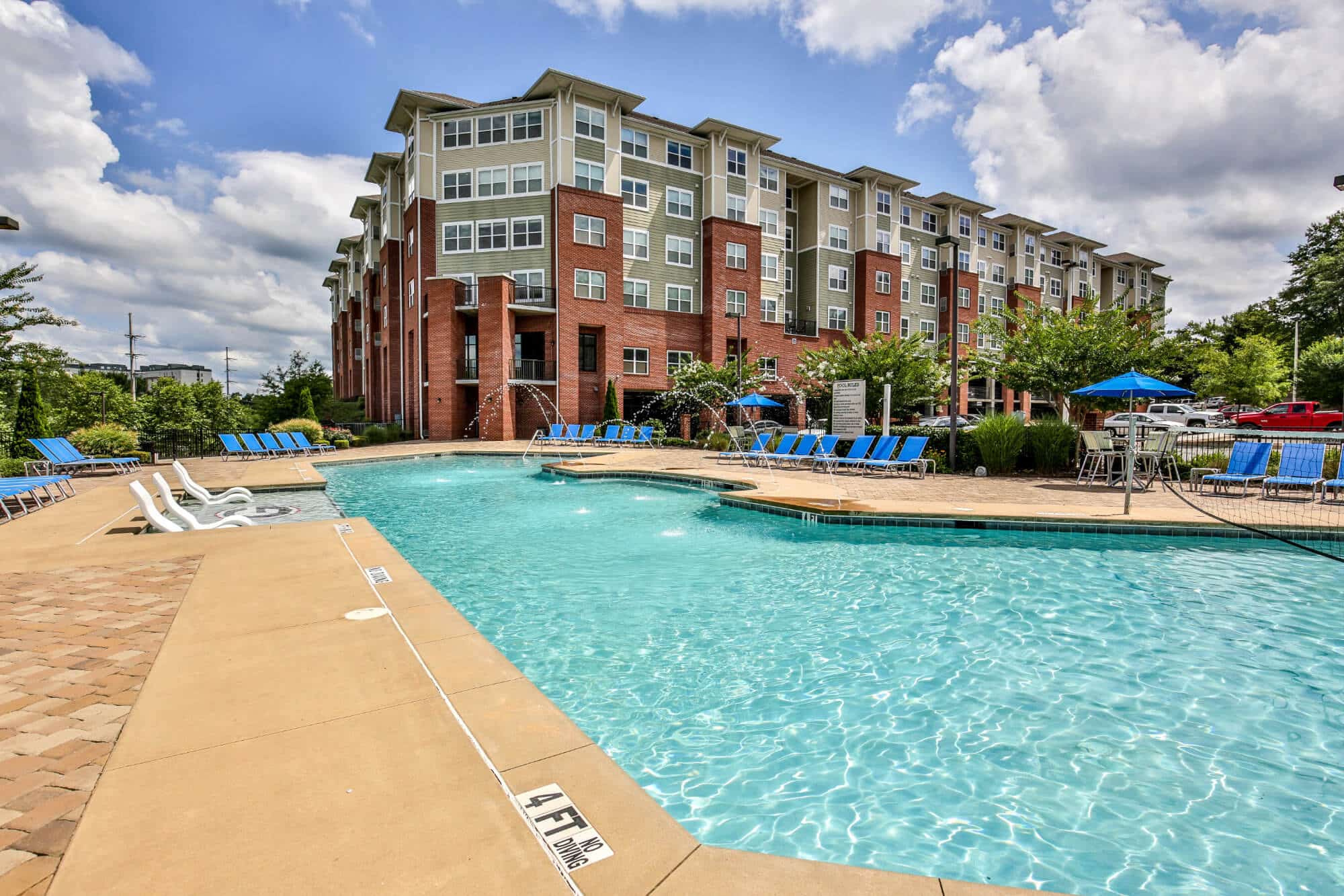 the flats at carrs hill off campus apartments near the university of georgia athens resort style pool