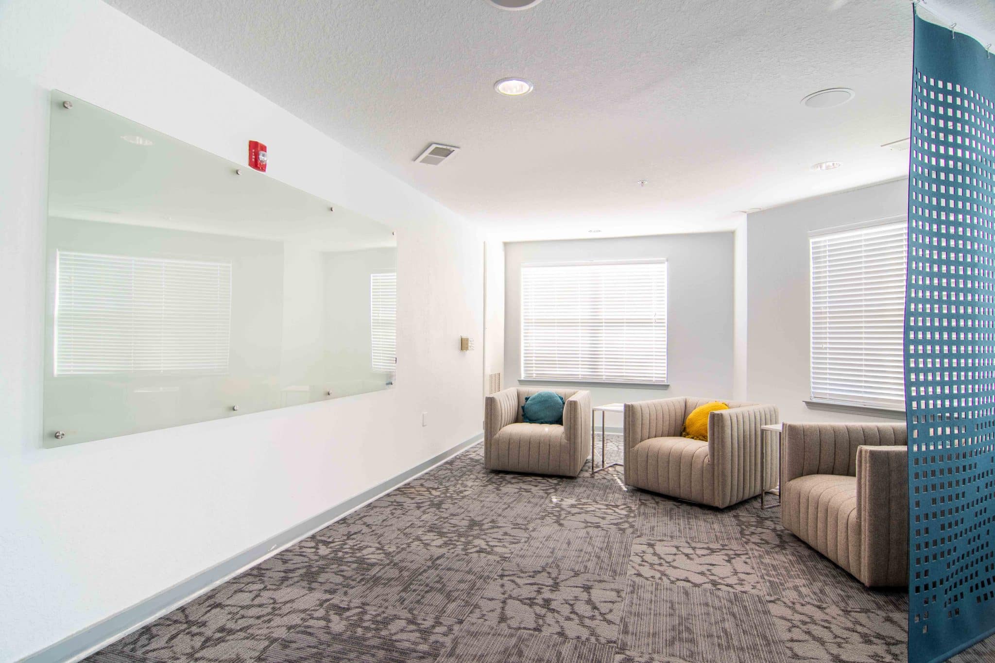 the flats at carrs hill apartments near uga study lounge seating